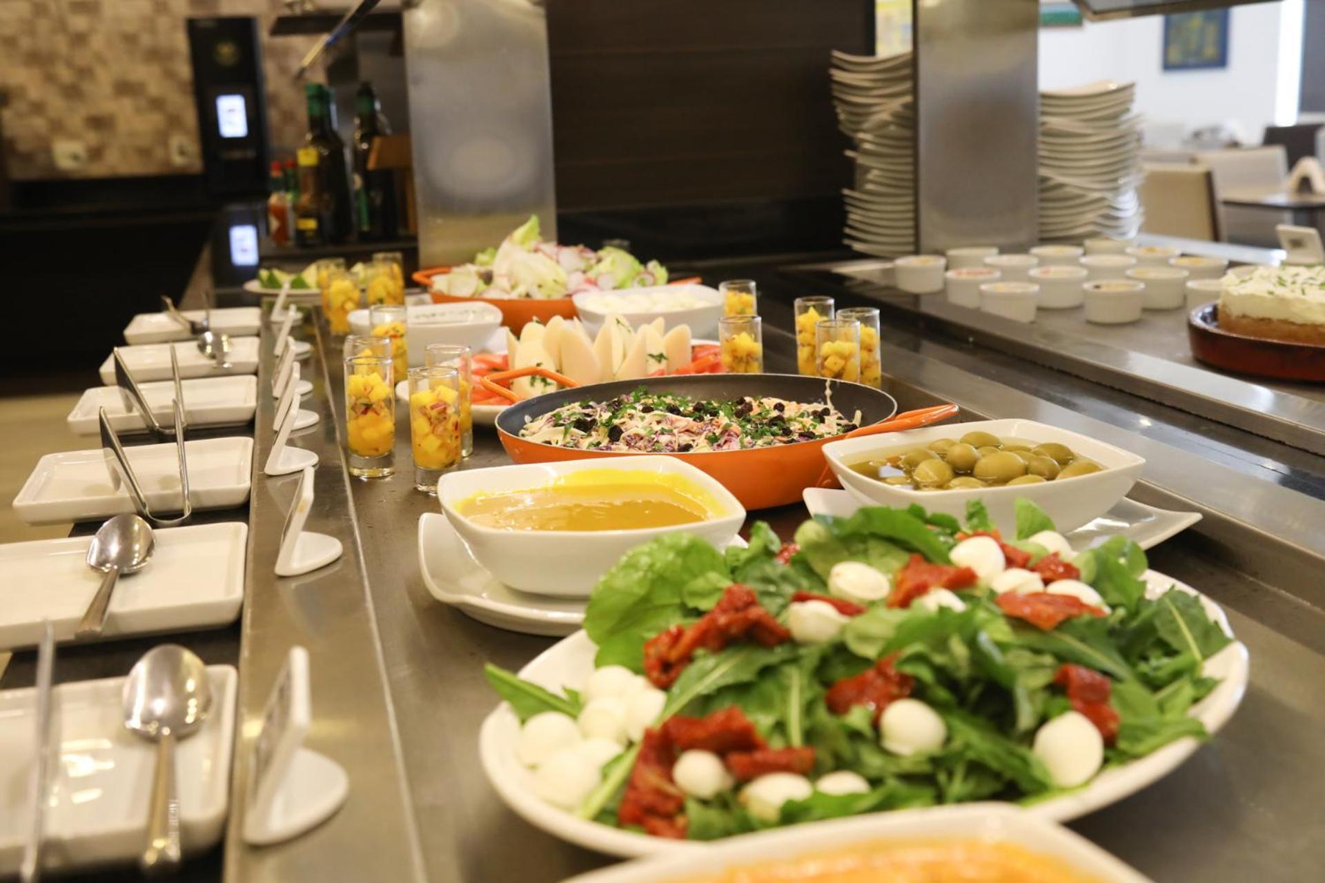 Tryp By Wyndham Ribeirao Preto Otel Dış mekan fotoğraf A salad bar