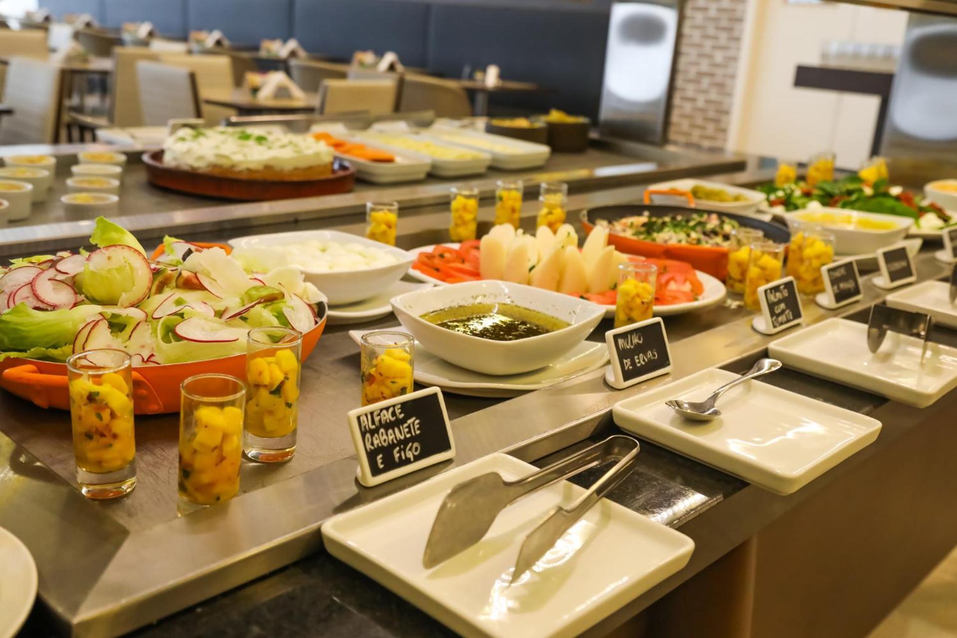 Tryp By Wyndham Ribeirao Preto Otel Dış mekan fotoğraf A salad bar
