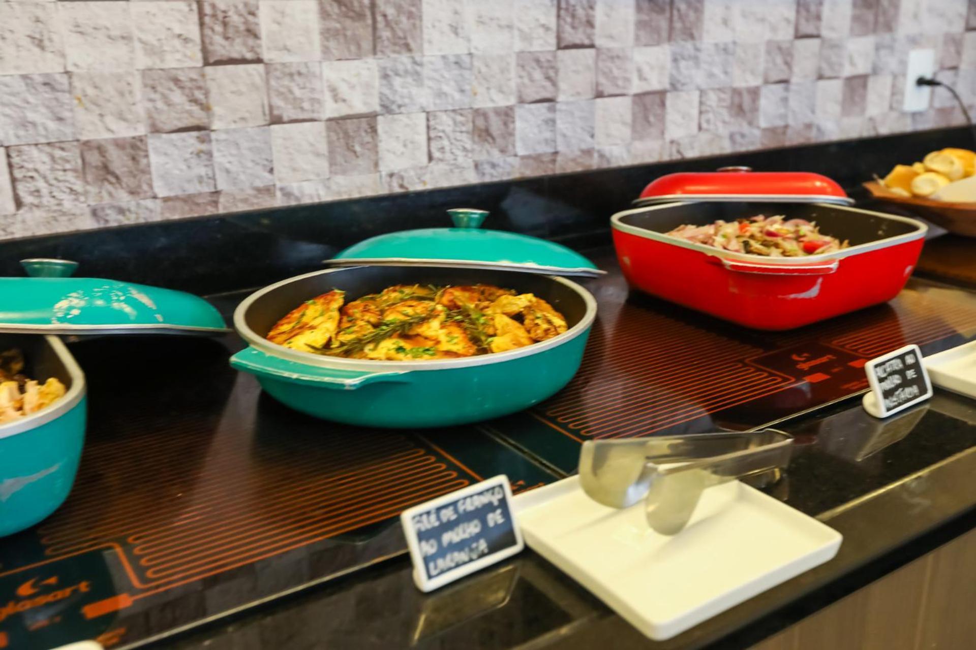 Tryp By Wyndham Ribeirao Preto Otel Dış mekan fotoğraf Indian food at a buffet